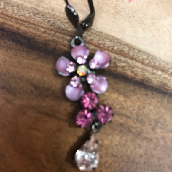 Crystal flower pendant pink earrings - Picture 8 of 8